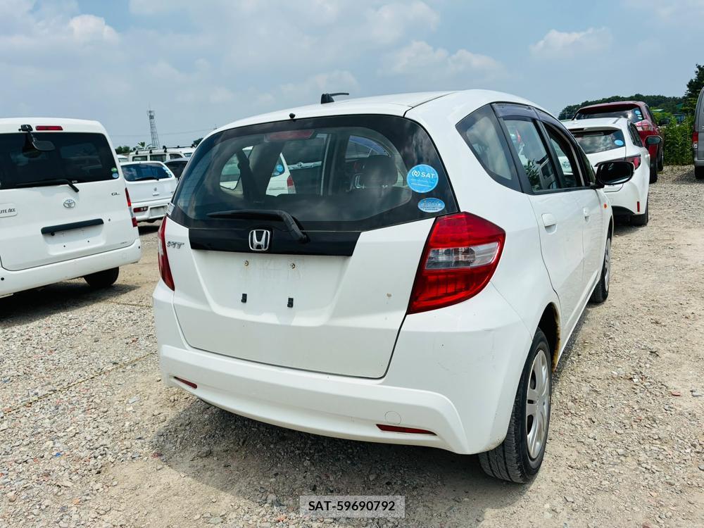 Honda FIT 2013-06 7736065-4
