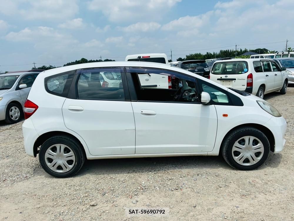 Honda FIT 2013-06 7736065-5