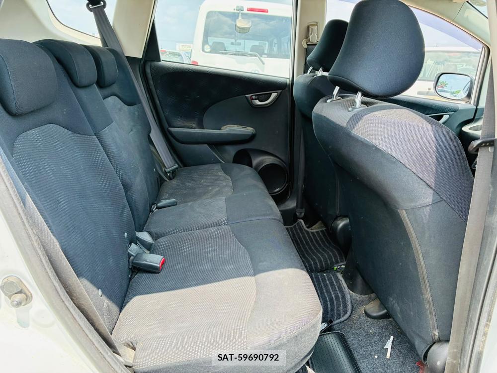 Honda FIT 2013-06 7736065-8
