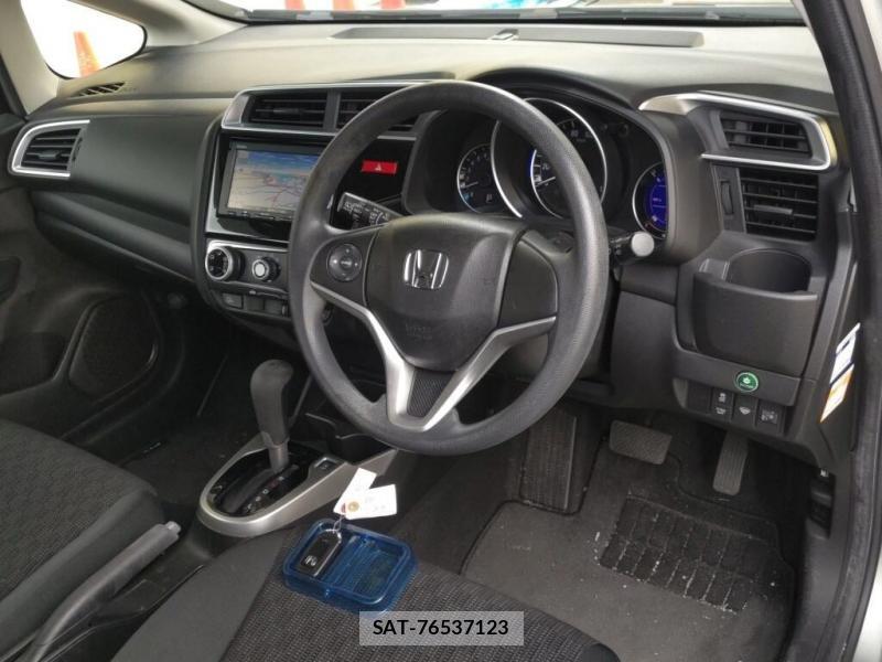 Honda FIT 2014-03 8083207-4