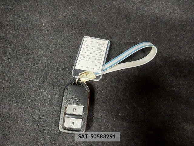 Honda FIT HYBRID 2019-04 6005980-20
