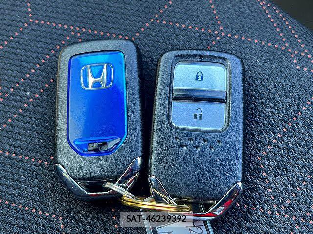 Honda FIT HYBRID 2017-04 6683768-11