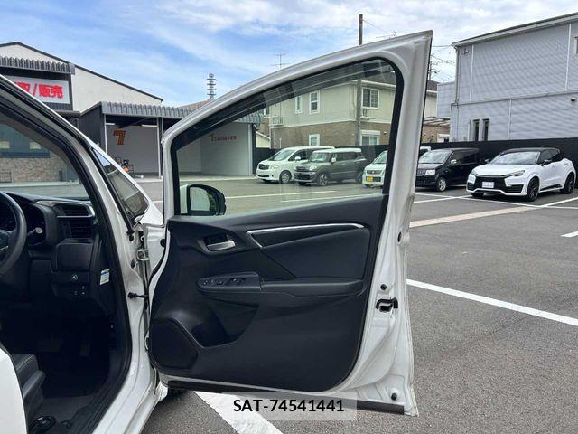 Honda FIT HYBRID 2015-05 6814930-18