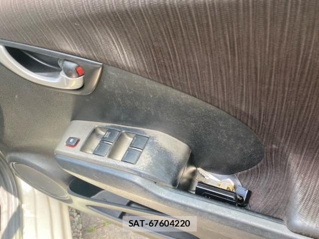 Honda FIT HYBRID 2013-08 7218592-12