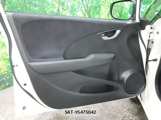 Honda FIT HYBRID 2011-12 7218588-23