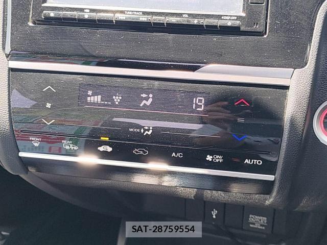 Honda FIT HYBRID 2017-12 7218618-14