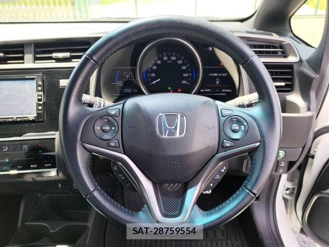 Honda FIT HYBRID 2017-12 7218618-19