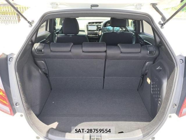 Honda FIT HYBRID 2017-12 7218618-24