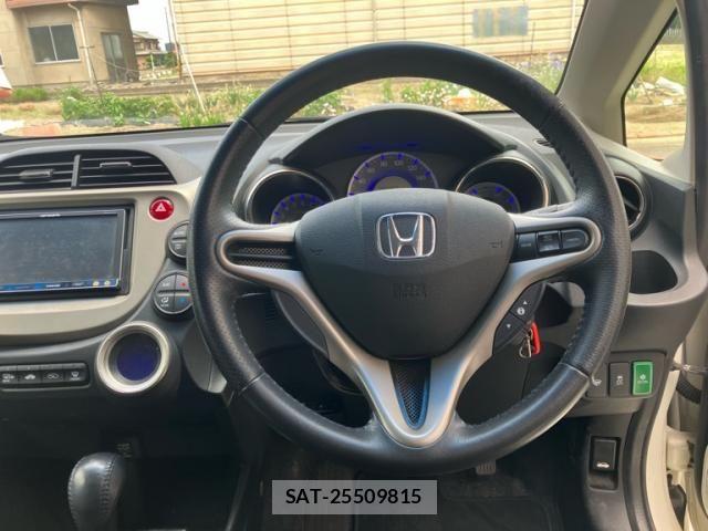 Honda FIT HYBRID 2013-06 7218591-13