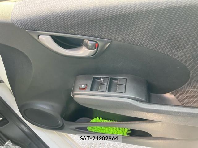 Honda FIT HYBRID 2013-04 7250807-13