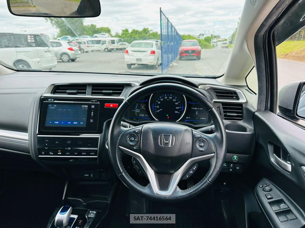 Honda FIT HYBRID 2013-12 6751599-13