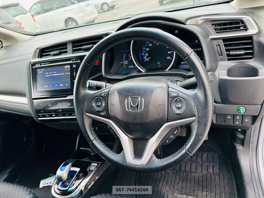 Honda FIT HYBRID 2013-12 6751599-14