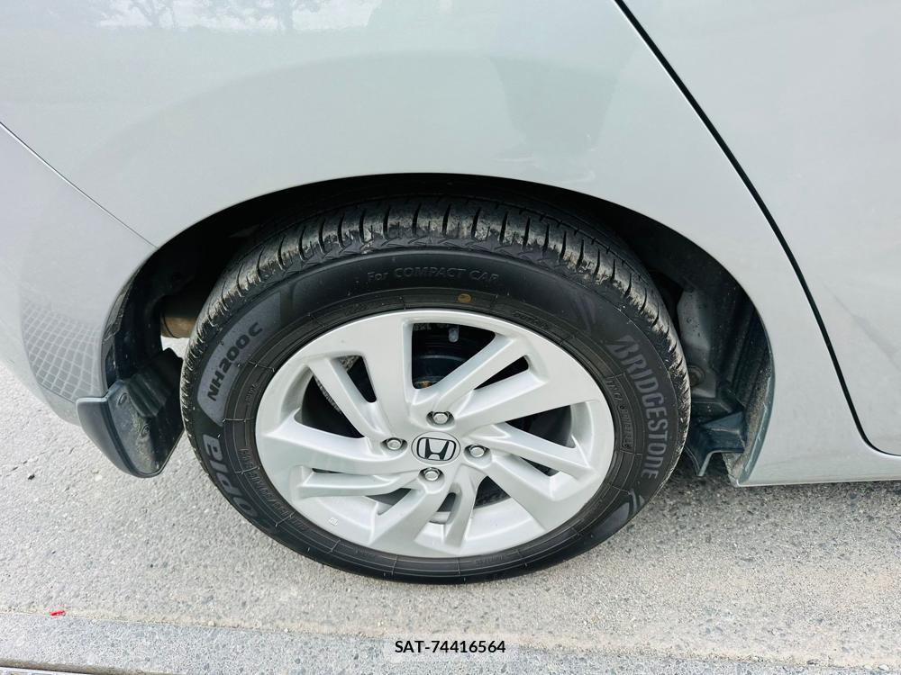 Honda FIT HYBRID 2013-12 6751599-26