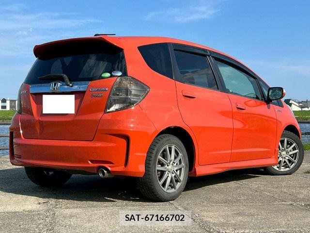 Honda FIT HYBRID 2012-08 7357763-16