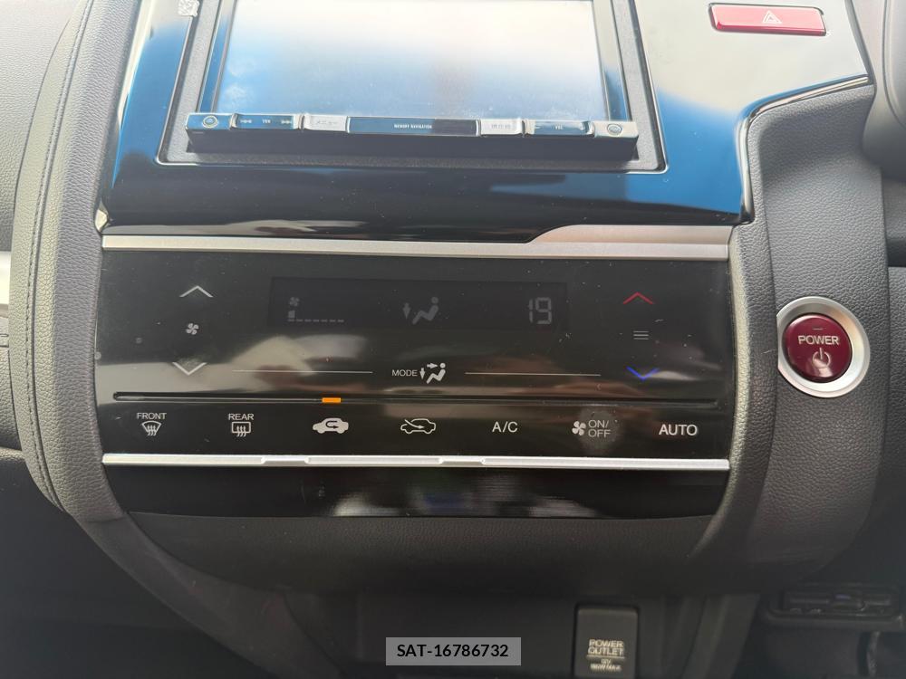 Honda FIT HYBRID 2013-11 922469-20