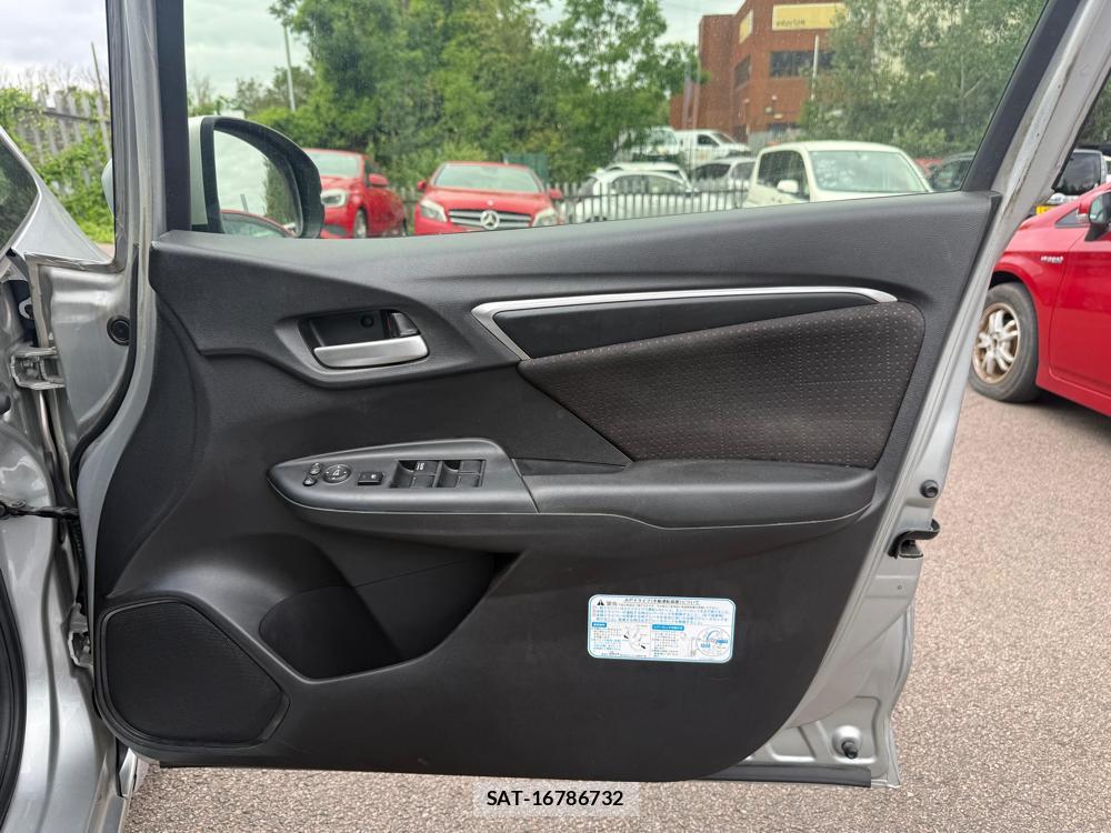 Honda FIT HYBRID 2013-11 922469-23