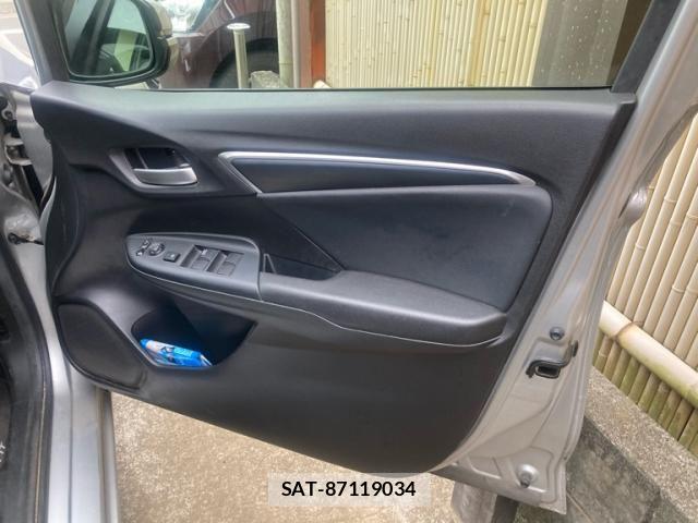 Honda FIT HYBRID 2014-04 7357767-12
