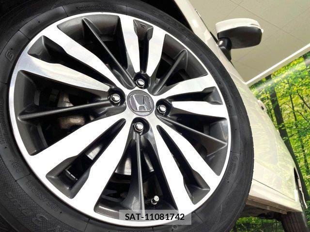 Honda FIT HYBRID 2016-08 7392156-12