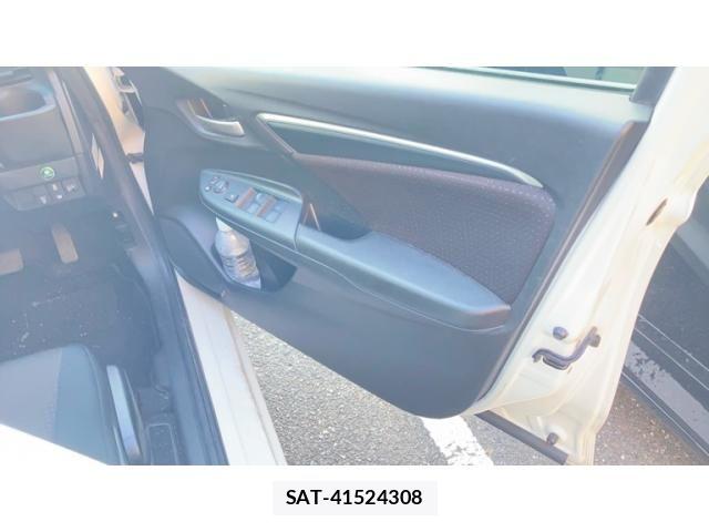 Honda FIT HYBRID 2016-03 7392158-12