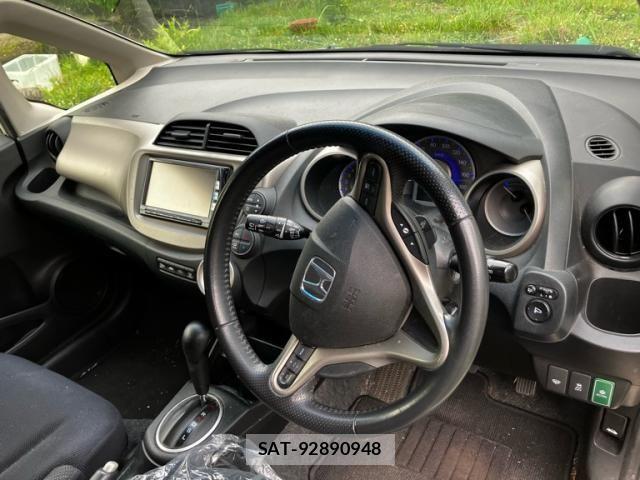 Honda FIT HYBRID 2011-12 7392166-13