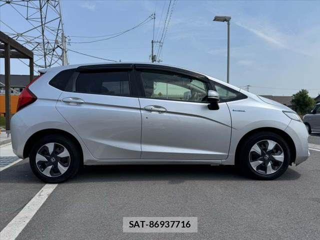 Honda FIT HYBRID 2016-04 7454312-11