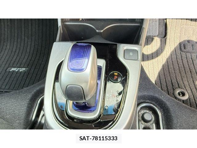 Honda FIT HYBRID 2017-04 7500585-20