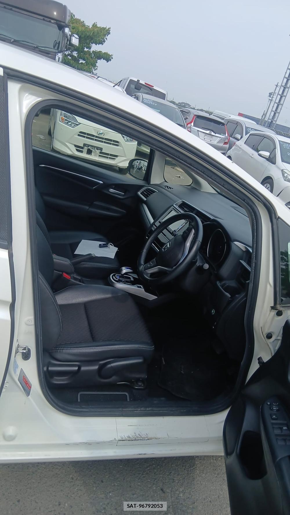 Honda FIT HYBRID 2015 6937245-11