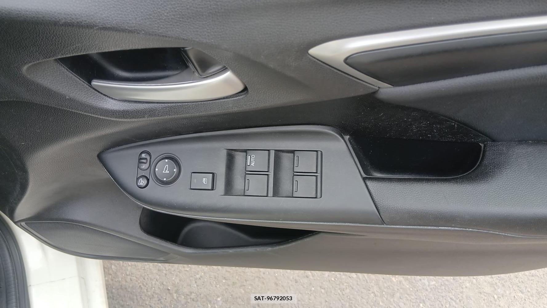 Honda FIT HYBRID 2015 6937245-17