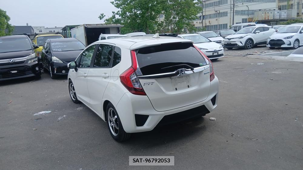 Honda FIT HYBRID 2015 6937245-2