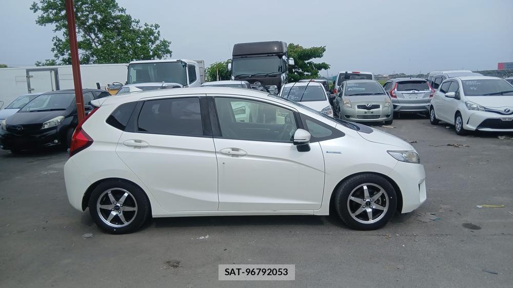 Honda FIT HYBRID 2015 6937245-5