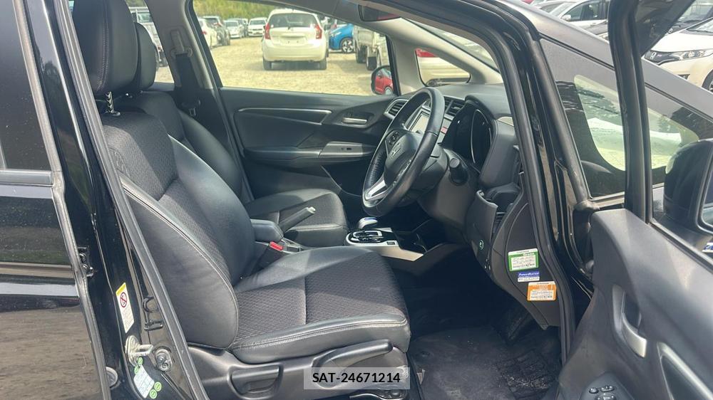 Honda FIT HYBRID 2013 6734643-11