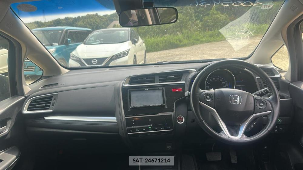 Honda FIT HYBRID 2013 6734643-12