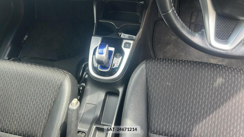 Honda FIT HYBRID 2013 6734643-18