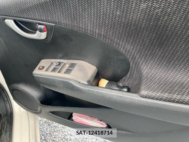 Honda FIT HYBRID 2012-03 7616592-13