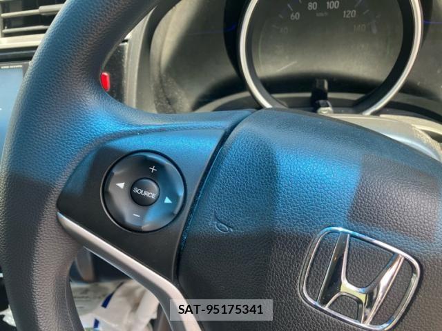 Honda FIT HYBRID 2016-03 7723368-14