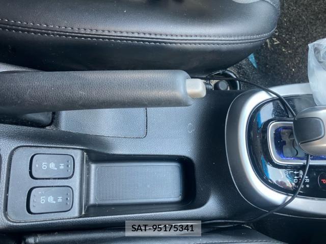 Honda FIT HYBRID 2016-03 7723368-23