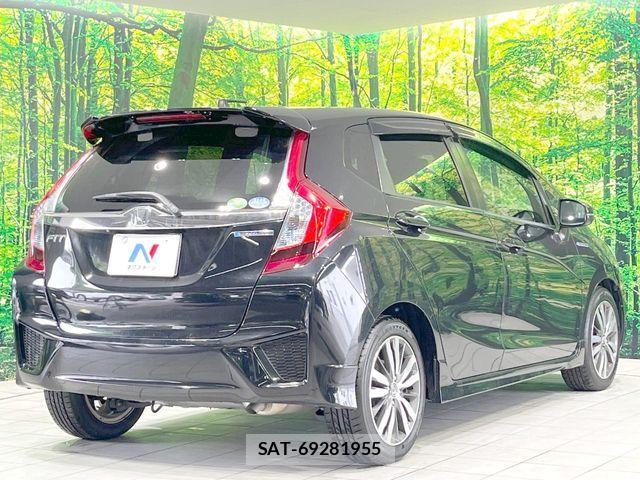 Honda FIT HYBRID 2016-06 7784957-16