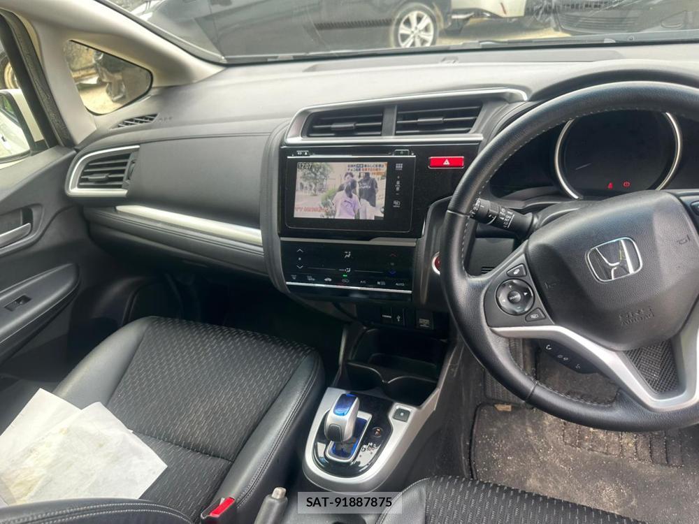 Honda FIT HYBRID 2013 7175272-16