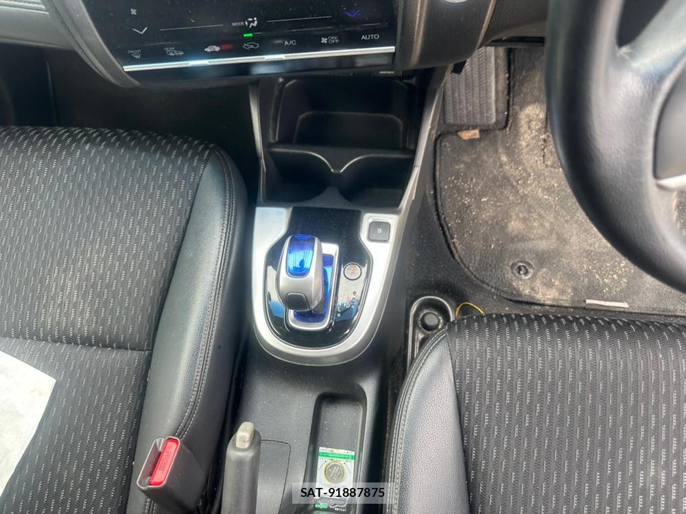 Honda FIT HYBRID 2013 7175272-18