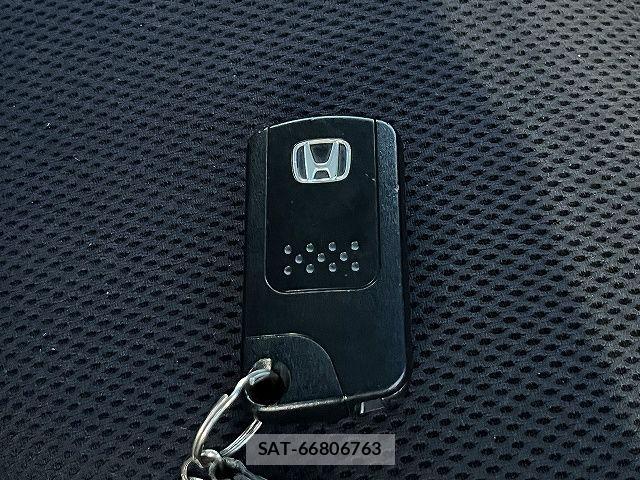 Honda FIT HYBRID 2011-12 7876479-25