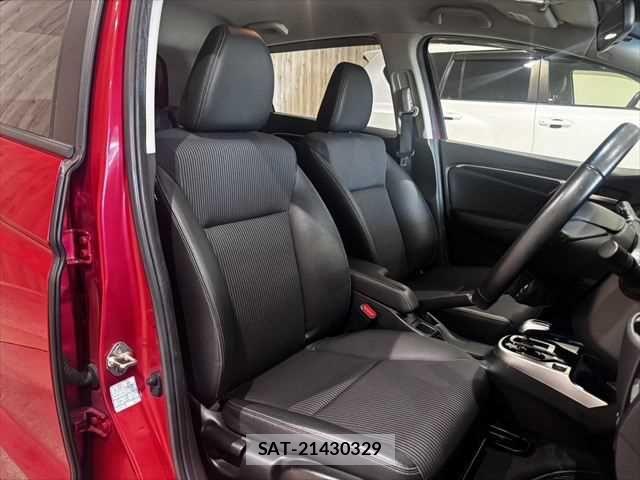 Honda FIT HYBRID 2017-12 7876470-6