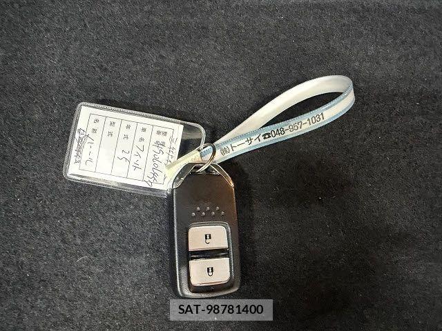 Honda FIT HYBRID 2013-12 7876477-17
