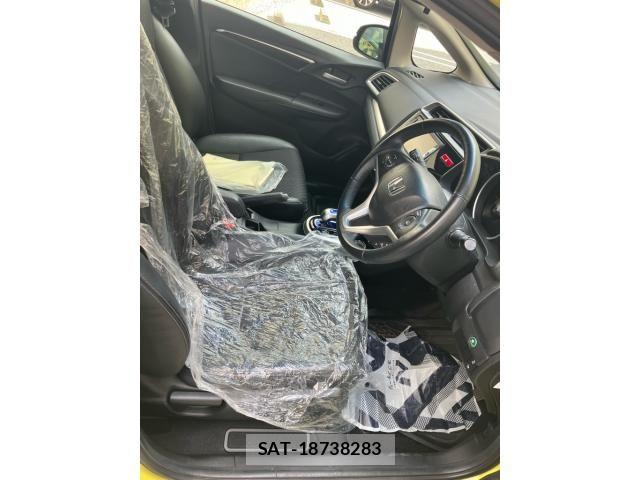 Honda FIT HYBRID 2013-11 7876489-17