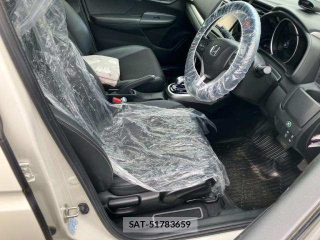 Honda FIT HYBRID 2016-03 7979237-14