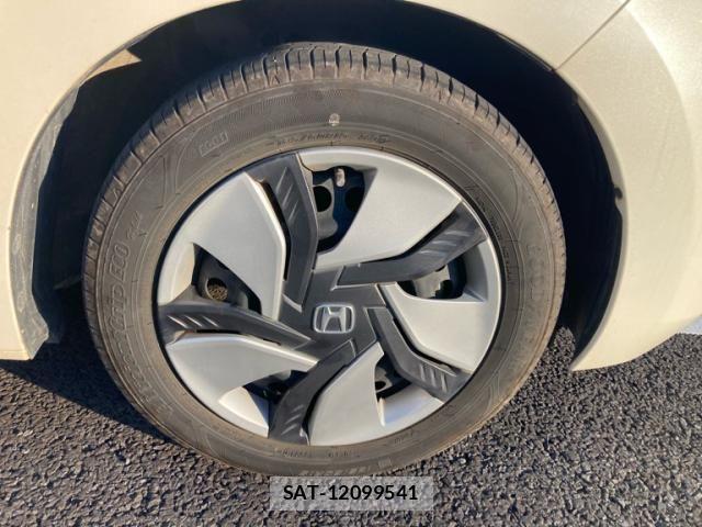 Honda FIT HYBRID 2014-04 8035575-3