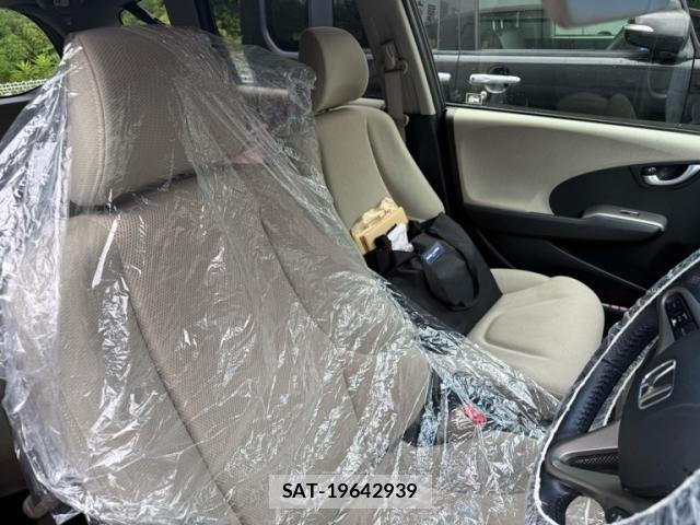 Honda FIT HYBRID 2012-12 8035593-11