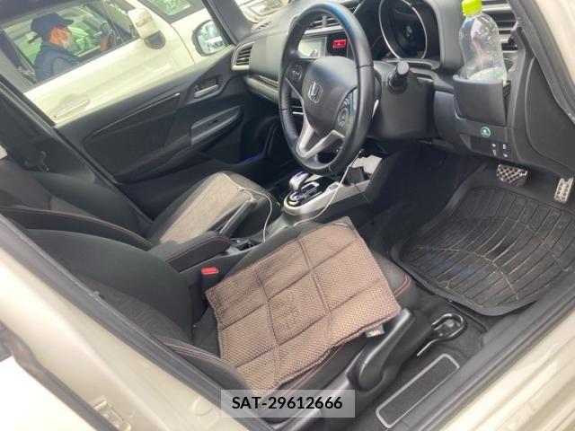 Honda FIT HYBRID 2016-07 8035576-10