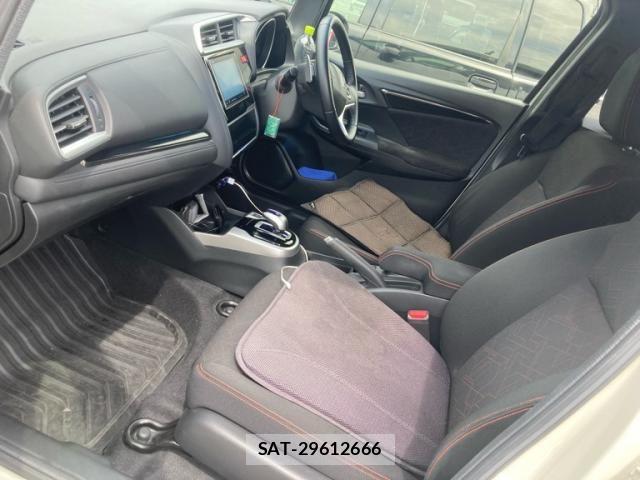 Honda FIT HYBRID 2016-07 8035576-14