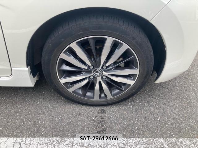 Honda FIT HYBRID 2016-07 8035576-18