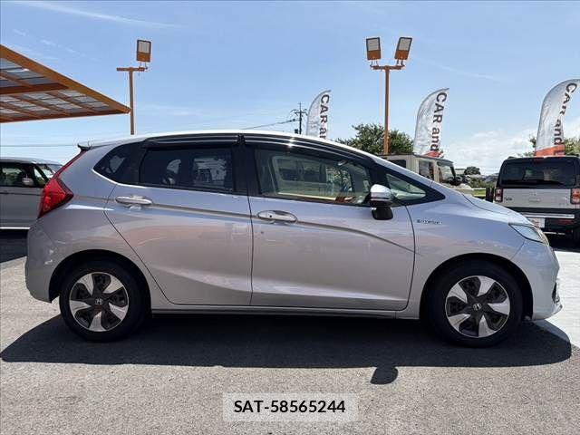 Honda FIT HYBRID 2017-09 8073766-11